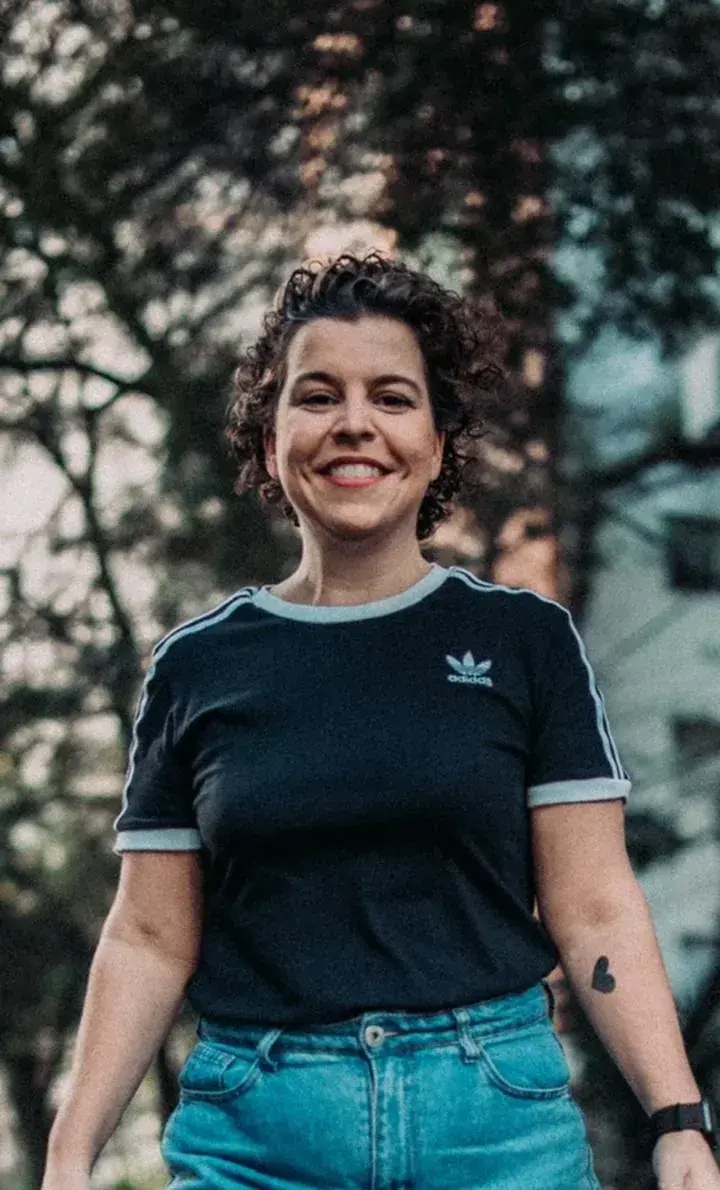 Retrato de Carolina Loureiro, diretora da Nômade.
